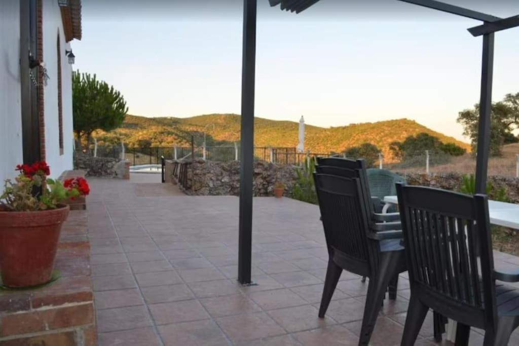 Casa Cortijo En Dehesa Sierra Leon Villa La Puebla de los Infantes Bagian luar foto