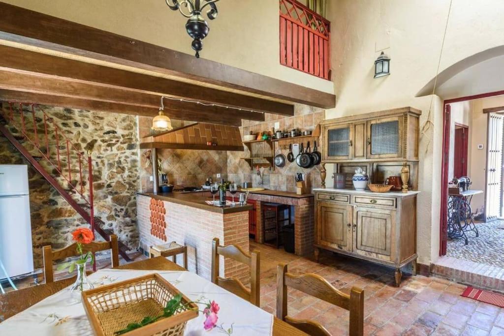 Casa Cortijo En Dehesa Sierra Leon Villa La Puebla de los Infantes Bagian luar foto
