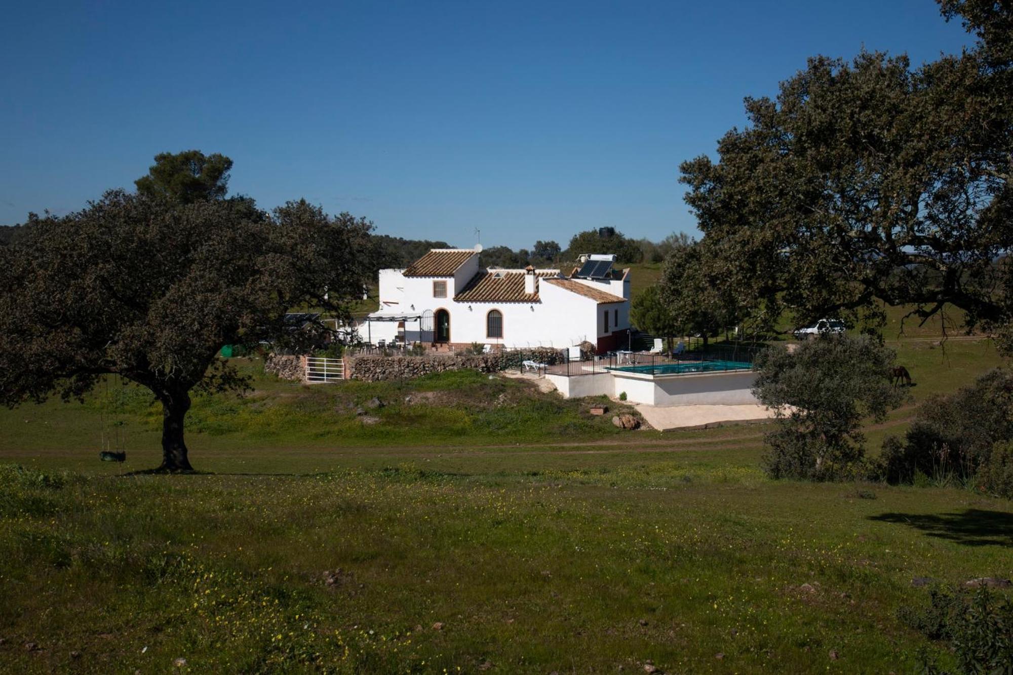 Casa Cortijo En Dehesa Sierra Leon Villa La Puebla de los Infantes Bagian luar foto